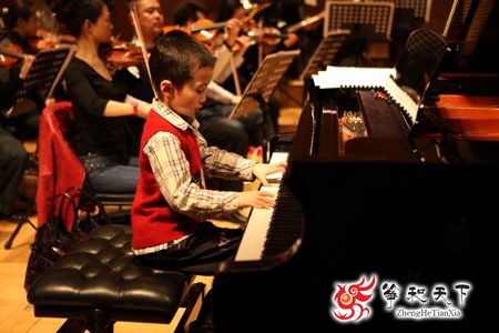 6岁音乐神童黄天戈举行钢琴音乐会 刷新历史纪录(组图)